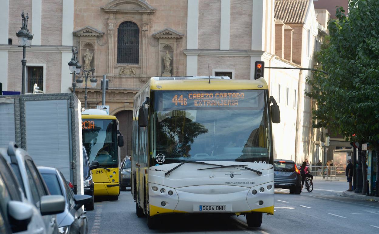 Murcia amplía frecuencias y recorridos en cuatro líneas de bus a